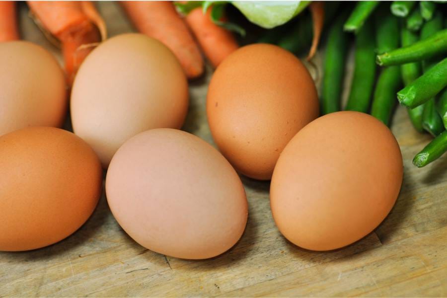 Eggs and fresh vegetables