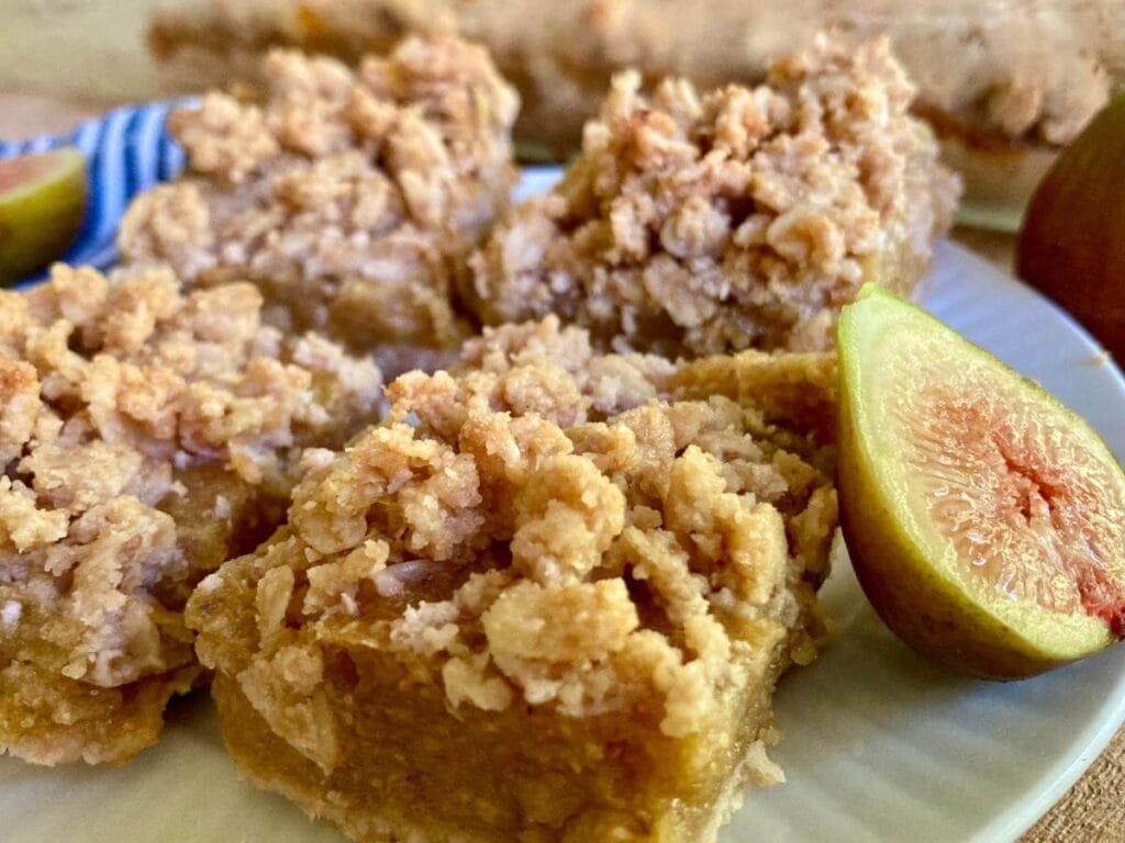 4 gluten-free fig bars on a plate.