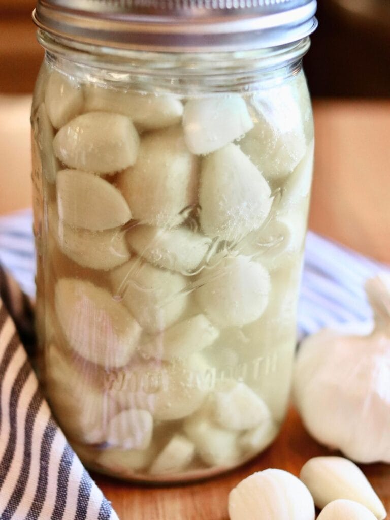 Mason jar of fermented garlic.